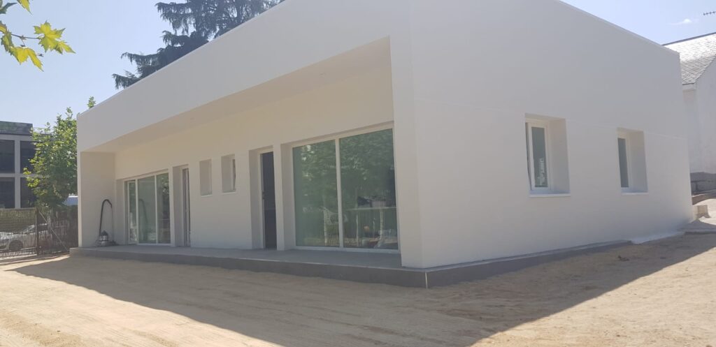 Mucho más que colegios prefabricados